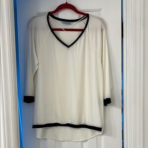 Cynthia Rowley Cream and Black V-Neck Blouse Relaxed Fit